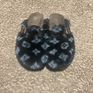Fuzzy Print Slip-On Clogs